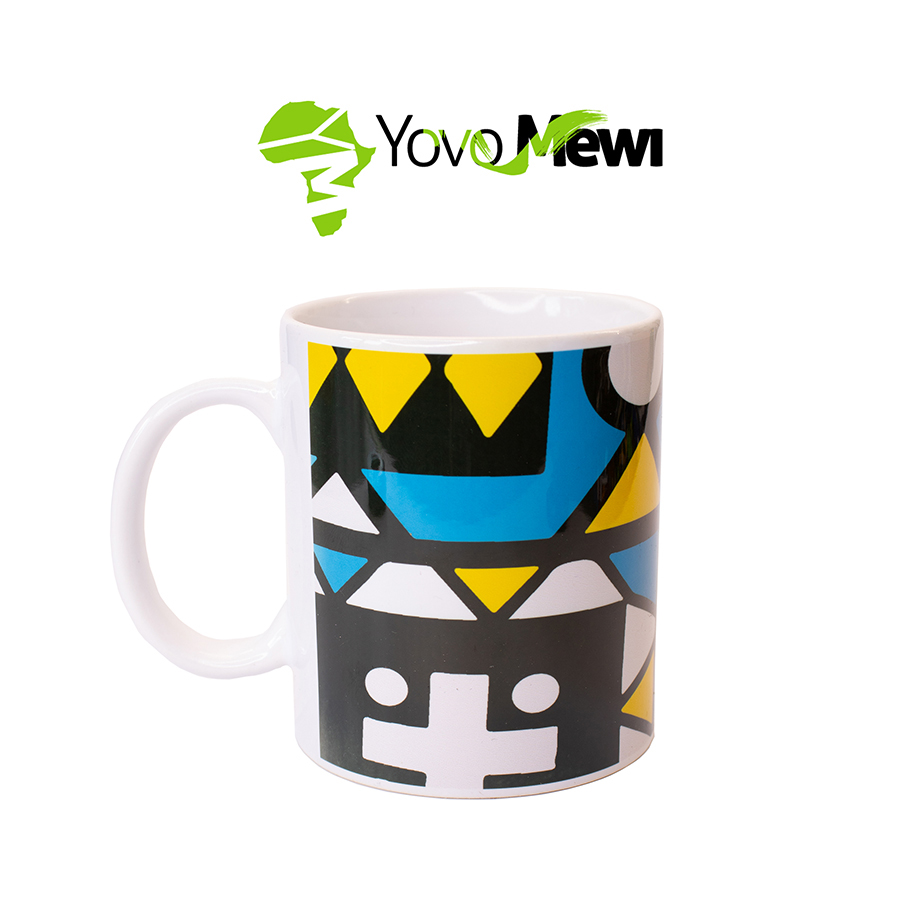 Mug motif samakaka Céramique  en tissu wax bleu jaune et noir, disponible de la personnalisé . n.11