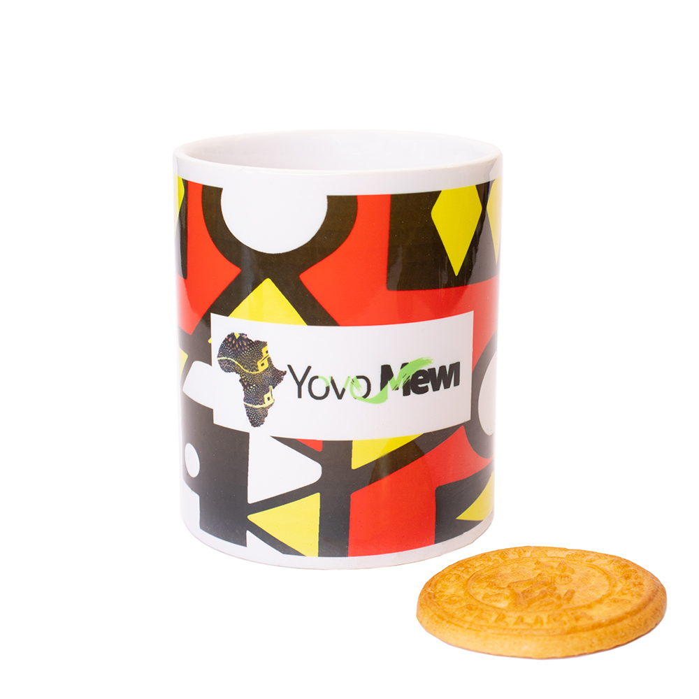 Mug motif samakaka Céramique  en tissu wax rouge jaune et noir, disponible de la personnalisé . n.6