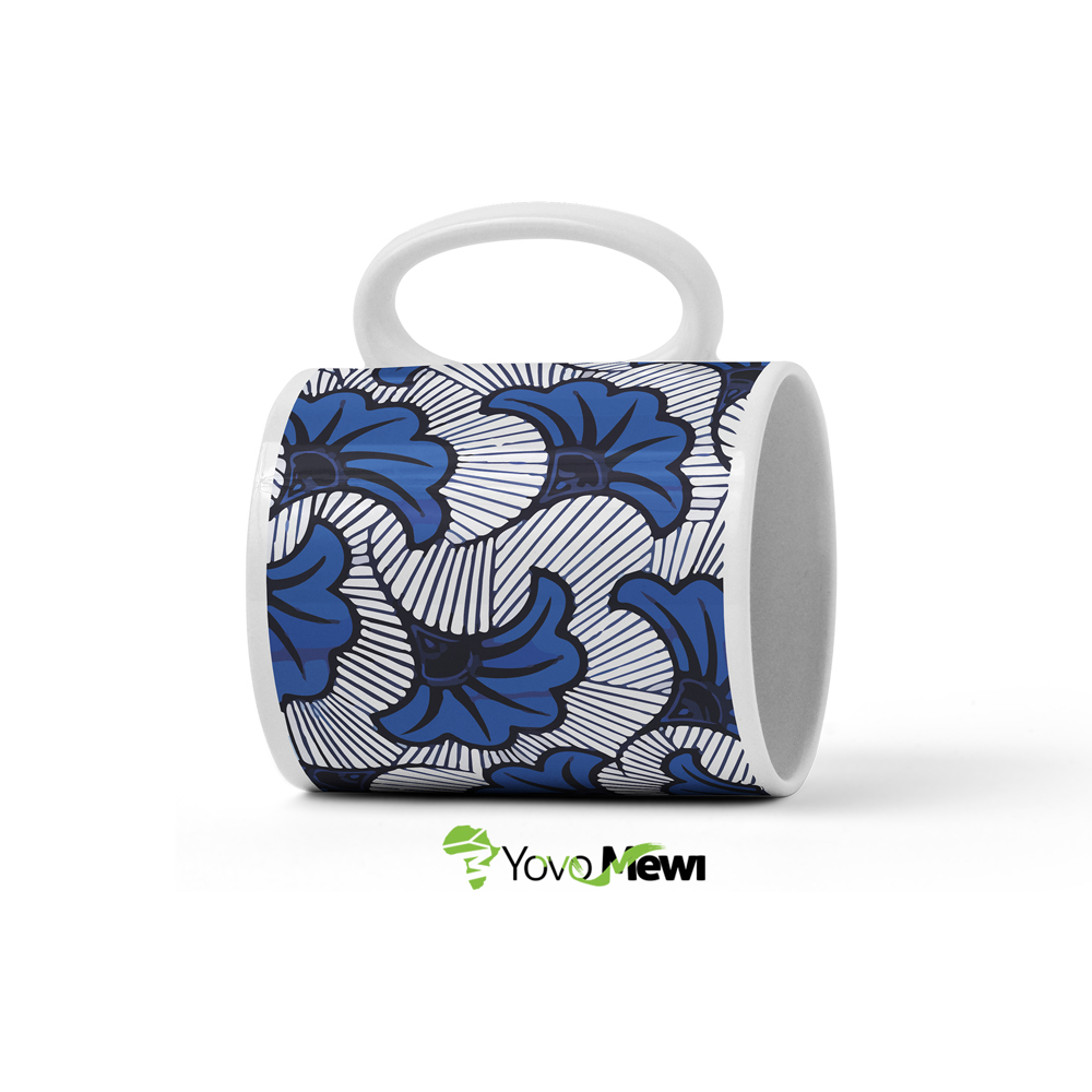 Mug Fleurs de mariage tissu wax bleu blanc, tasses céramique à café personnalisées