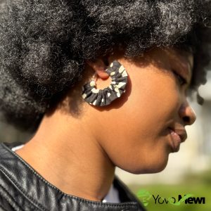 Boucles d’oreilles créoles, Tissu Wax motif bogolan  noir et beige, bijoux wax