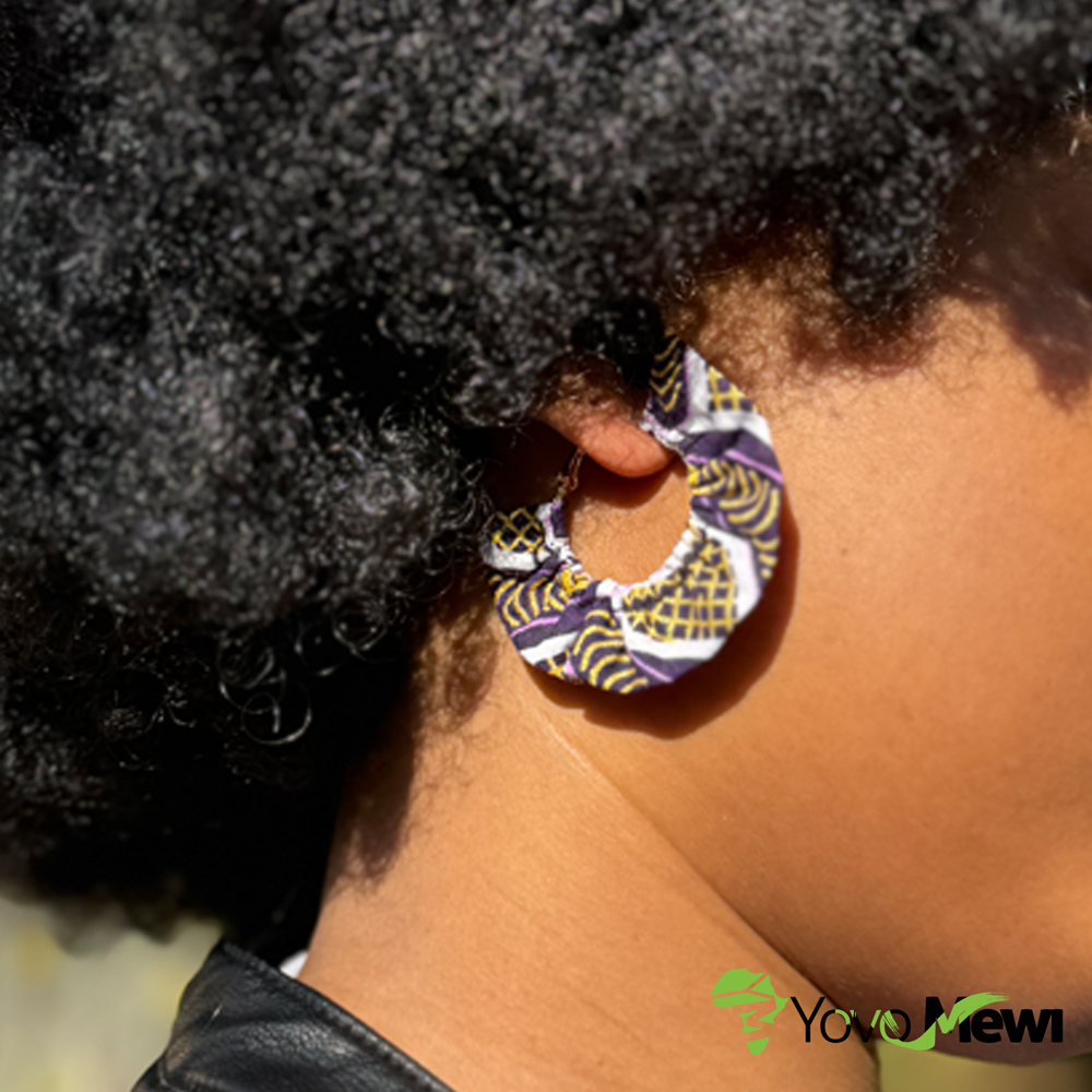 Boucles d’oreilles créoles tissu Wax pailleté blanc violet , bijoux wax pailleté