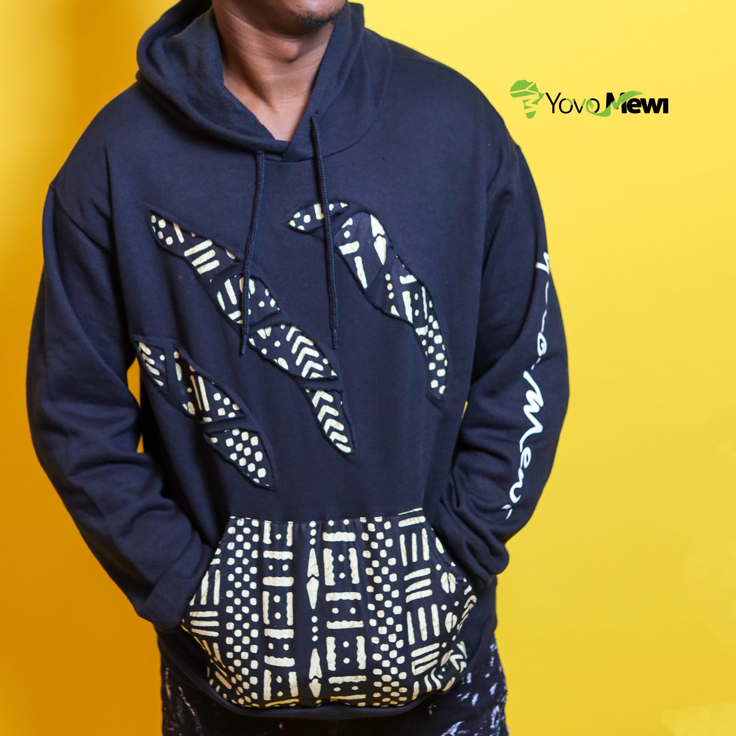 Sweat-shirts  Bogolan, Bonnet coton et bogolan  couleur noir et blanc, sweat noir, tissu wax bogolan