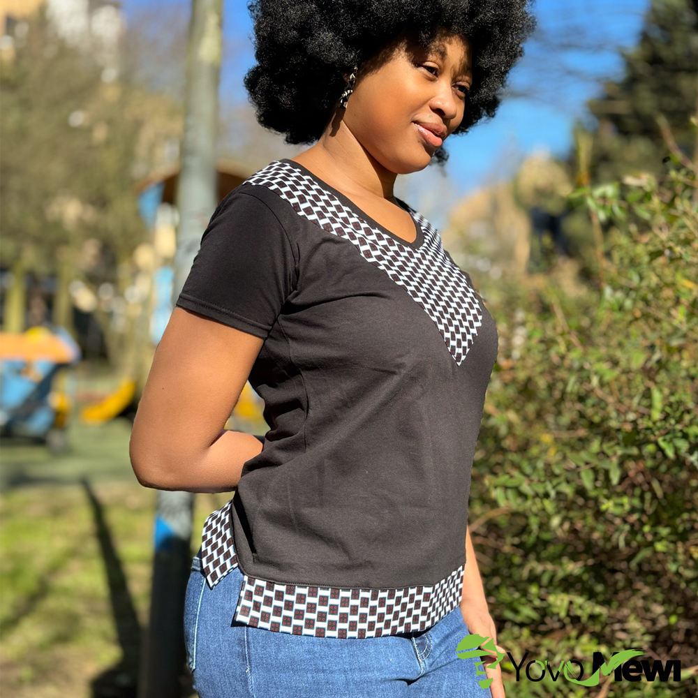 Tee-shirt  en tissu wax plastron, colle rond, tissu wax blanc noir rouge