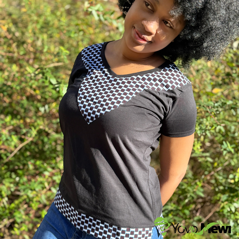 Tee-shirt  en tissu wax plastron, colle rond, tissu wax blanc noir rouge